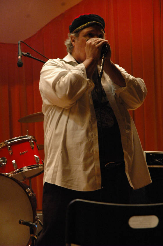 BigBoyLittleBandpics/Bret2atGlenEcho102509.JPG