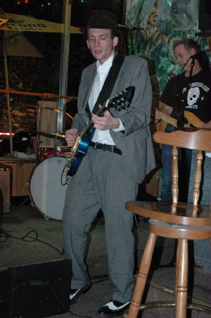 BigBoyLittleBandpics/MattatZooBar.JPG