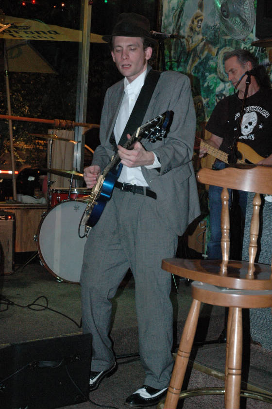 BigBoyLittleBandpics/MattatZooBar.JPG