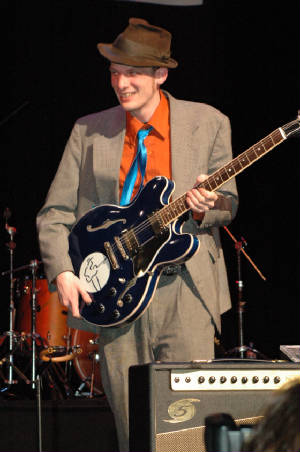 BigBoyLittleBandpics/MattwinningAlbertKingaward7.JPG