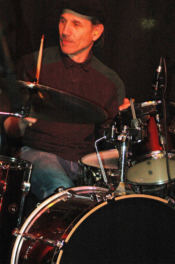 BigBoyLittleBandpics/RobbyatBangkok1-3-10.JPG