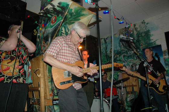 BluesJamspics/BBLandBillKirchen7-7-11atzoobar.JPG