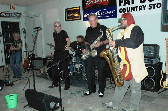 BluesJamspics/MitchonsaxatFatBoys.JPG