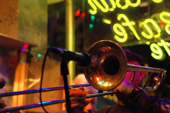 BluesJamspics/johnwolfontrumpetatzoobar102011.JPG