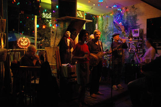 BluesJamspics/zoobarbluesjamwithjacobsandjohnwolf102011.JPG