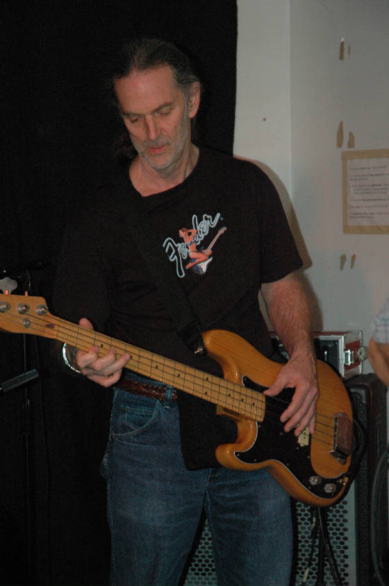 HROGPics/Wolfatbangkokwithfendertshirt.JPG