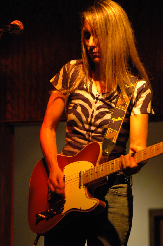 LLOL/Lisa1CapAleHouse.JPG