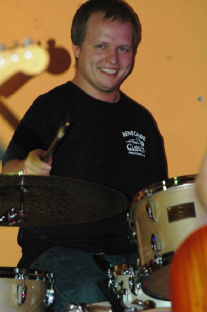 LLOL/MikeysmilingatDriftAway3.JPG