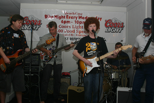 webassets/BeachCoveopeningnightfeaturingAndyPoxon8509.jpg